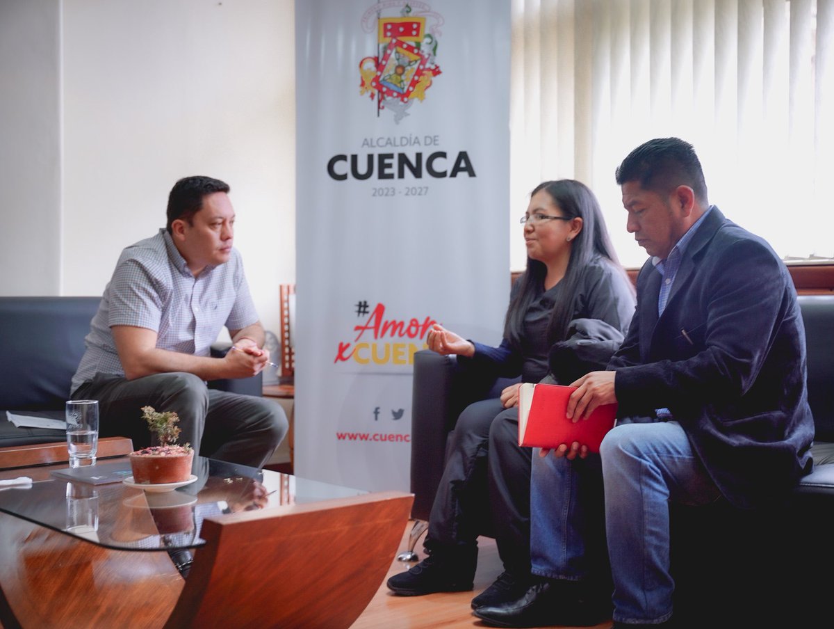 czamoramatute's tweet photo. Estamos aquí para escuchar y dialogar con ustedes, con el objetivo de comprender la realidad de Cuenca 🤝😊

Hoy es el cuarto miércoles que mantenemos un contacto directo y sin intermediarios, porque nos importa escuchar sus voces. 

Propuesta 70 ✅ 
#AmorPorCuenca ❤️💛 https://t.co/AZyDFGtQMe