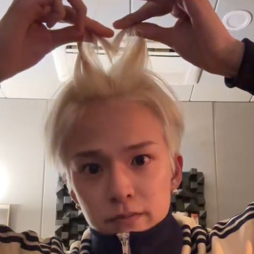 Yoshi’s                   Yoshi’s pink heart 💘.
pink hair.                    

(#ไดอารี่ยชซฮ)#โยชิซาฮิ  #YOSHI #ASAHI