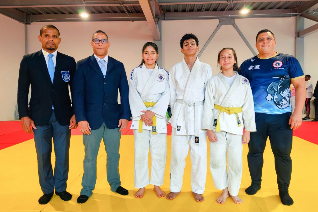 dojoclub_2011's tweet photo. Participación de eliminatoria nacional, rumbo a Juegos CODICADER a realizarse en Nicaragua, del 14 al 17 de septiembre de 2023.

Nos representarán en Nicaragua:

Ivana Tabosky (-44 Kg. F) y Gabriela Valencia (-53 Kg. F).

#DojoJudoClub https://t.co/n5A1fjk86e