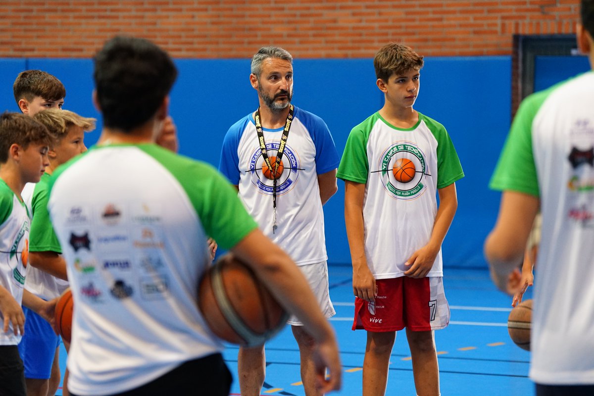 Campus_CBA's tweet photo. Día muy especial en el Campus de Tecnificación con las visitas de los coaches @toniten11, Fran Martínez y @DidacCoach. 🙌

Además, se ha venido a entrenar con nosotros el gran @jose_alberola. 🔥 

¡El calor se combate con baloncesto!

#CampusCBA #Almansa https://t.co/VdVLbdsYAG