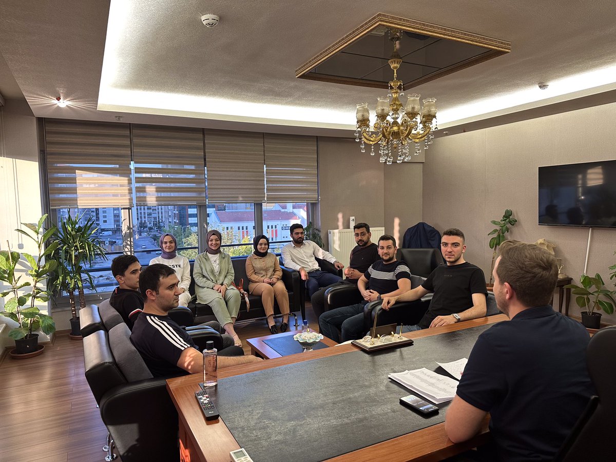 gencakkocasinan's tweet photo. Haftalık Olağan Yürütme Kurulu Toplantımızı İlçe Gençlik Kolları Başkanımız Sn. @izzetsacmaci başkanlığında parti binamızda gerçekleştirdik.
Alınan kararlar hayırlara vesile olsun😊 https://t.co/K12mutR07i