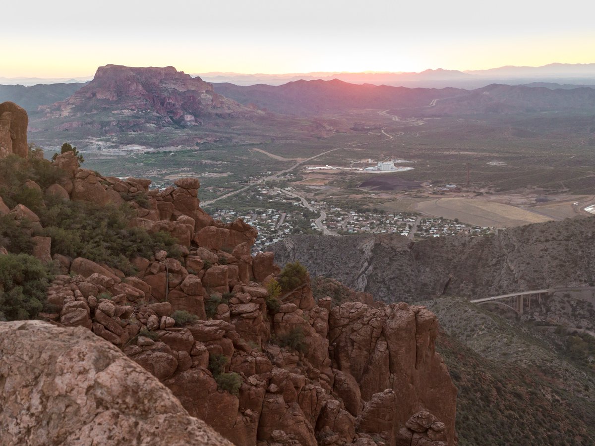 resolutioncu's tweet photo. Creating a brighter future for the #CopperTriangle starts now. We are empowering students, uplifting local businesses, and working to leave a lasting impact that will resonate for years to come. Learn More: https://t.co/wRlWJltCzc #CommunityMatters https://t.co/pZ28ztsWfW