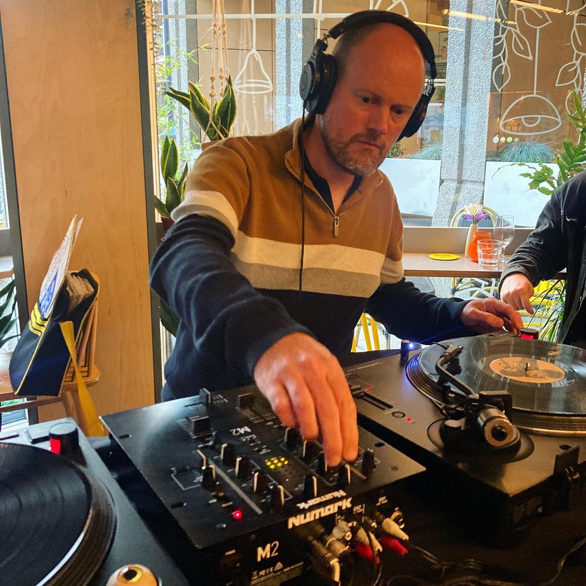 tempestontithe's tweet image. ๐๐ผ๐ณ๐ณ๐ฒ๐ฒ ๐ฎ๐ป๐ฑ ๐ง๐๐ฟ๐ป๐๐ฎ๐ฏ๐น๐ฒ๐ ๐ถ๐ ๐ฏ๐ฎ๐ฐ๐ธ ๐๐ถ
@CoffeeandTurntables return to Tempest this Thursday evening from 5.30pm to kick off our weekend with their ๐๐ถ๐ป๐๐น selections.
TempestOnTithebarn.co.uk