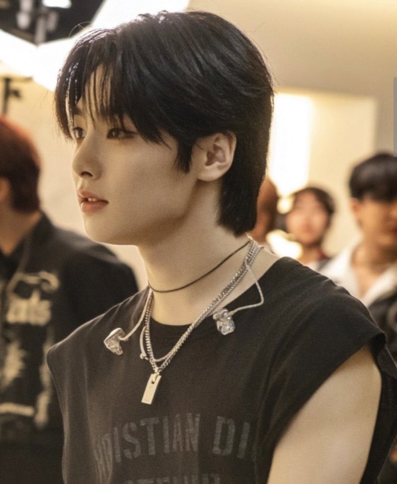 hourlyjgn's tweet photo. he looks so fine https://t.co/X7F6SNOy38