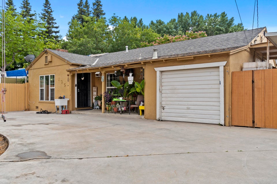 RobertCasarezJr's tweet photo. Here's a listing you won't want to miss! #realestate #homesforsale  https://t.co/j6VwTLDiOR https://t.co/yDlMZN9CAF