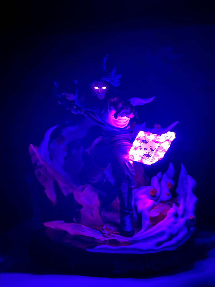 KarasuCollectib's tweet photo. Yami 1/6 production finished!  A production unit has been set aside for a photographic session so that they can appreciate the final result.

Thanks FNC Collectibles for the photographs

#yami #BlackClover https://t.co/d0GcOkpnSO