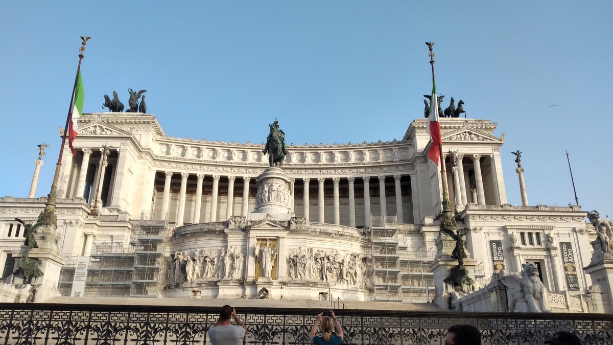 GingerFault's tweet photo. It's important to stay hydrated while wandering in Rome before Inqua congress #aperitivo time 🍹 https://t.co/qGbGAnddZG
