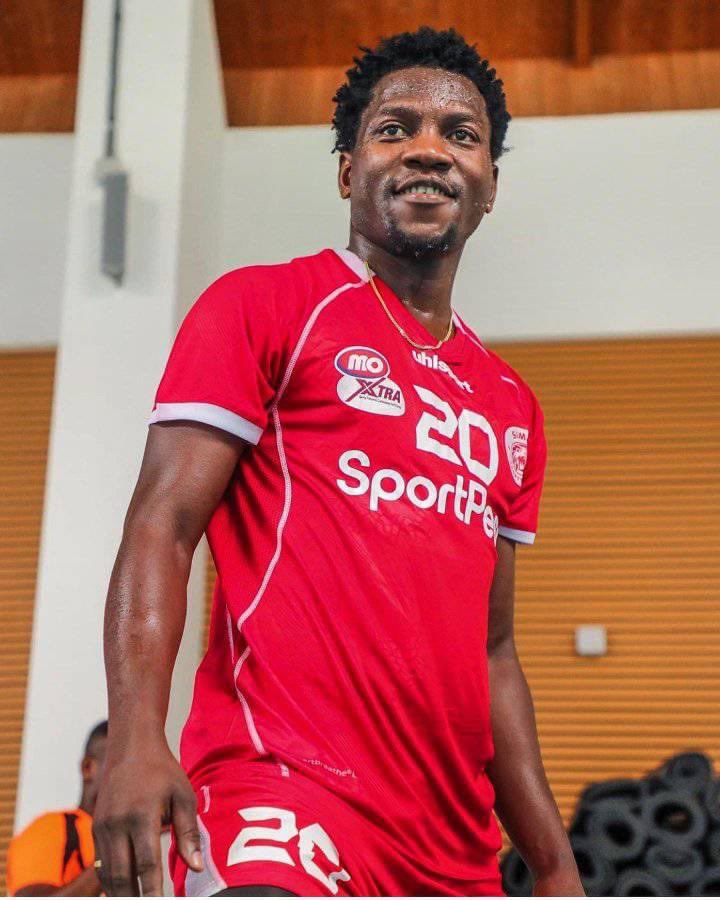 MickyJnr__'s tweet photo. Former Simba midfielder Jonas Mkude (30) joins their rivals as a free agent after leaving the club. 🚨🇹🇿

#Transfers
#AfricanFootball https://t.co/DSyO5RUMj1