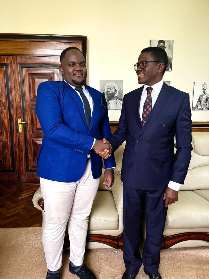 cpmayiga's tweet photo. Frobisher Bwanika (ddyo wange); Shafiq Mmiiro (amuddiridde); Stuart Jjingo (kkono wange); ne Samuel Ssekandi, nga bantegeeza ebifa ku ntambuza y'amawulire ku mitimbagano. Twabakwasa omulimu gw'okutumbula emikutu gyaffe ku mitimbagano. 1/2 https://t.co/NmWDJebOq0