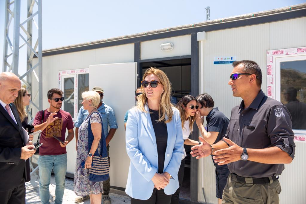 Visited the new container city in Hatay, set up by @ihtiyacharitasi. With @UNDP’s support and funding from Japan, we provided wastewater treatment, drinking-water & laundry facilities, disability-friendly amenities, and air-conditioning. @mert__firat @JaponyaBE @aliercan79