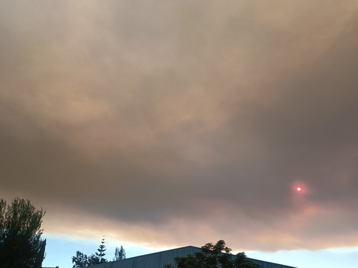war_faust's tweet photo. Fire... Unfortunately, human beings exist and this is what is happening right now. +/- 20km from my house in the beautiful Serra do Montejunto. 😔 😔 😔 🖕🏻 #HumanRace #FTHR https://t.co/uNEdiSshzT