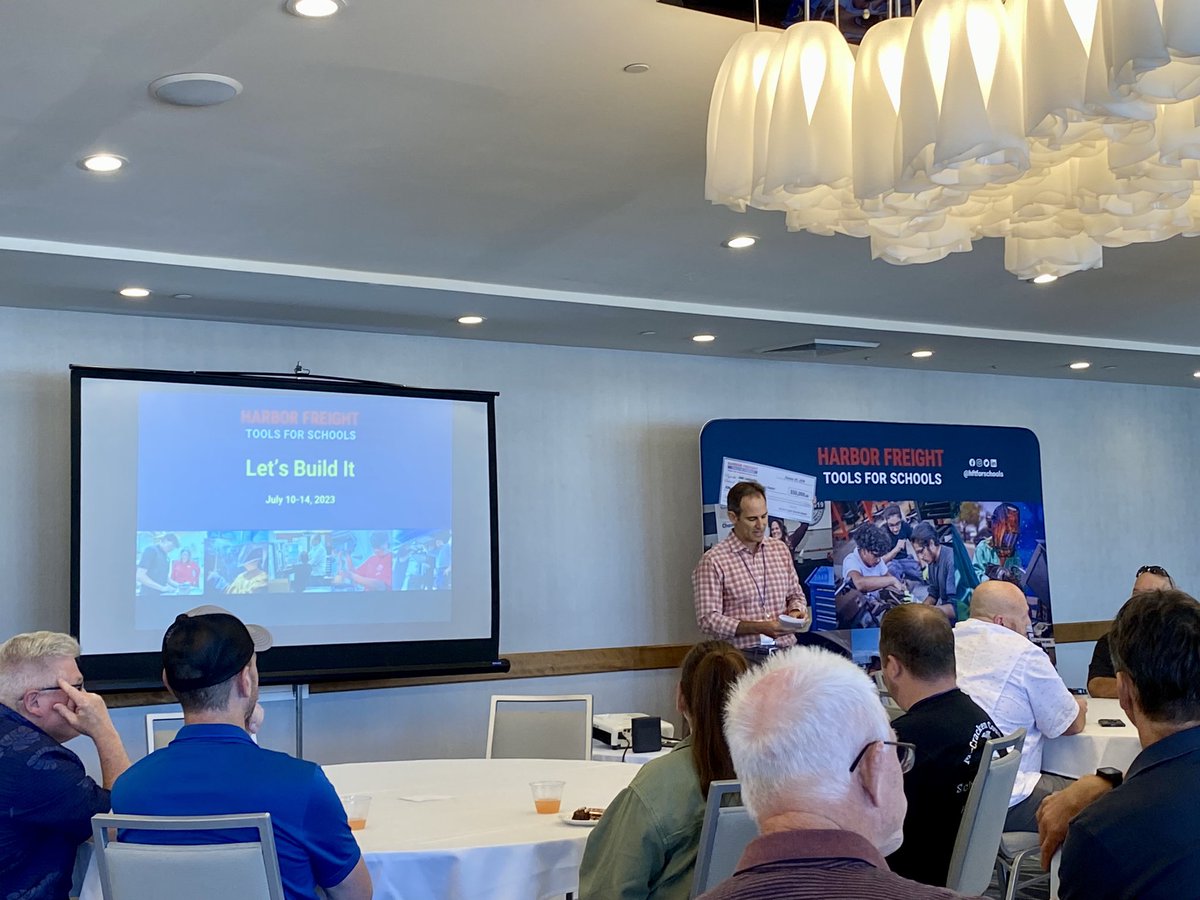 KidToyology's tweet image. Awesome #LetsBuildIt Collaboration with Teachers across the USA!  #LearnasYouGrow @HFTforSchools @achs_scorpions @OUHSD_CE @OxnardUnion