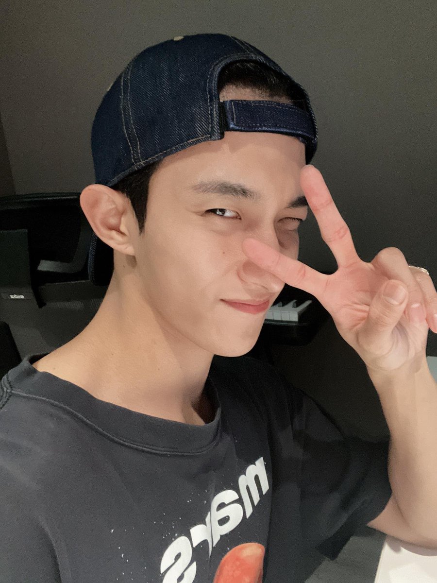 SeventeenDisse's tweet photo. [⚔️] 12.07.23 DK no Weverse #SEVENTEEN @pledis_17 

“Bom trabalho, vocês trabalharam muito por hoje também🙂Durmam bem, pessoal.” https://t.co/r1KIRfV6XK