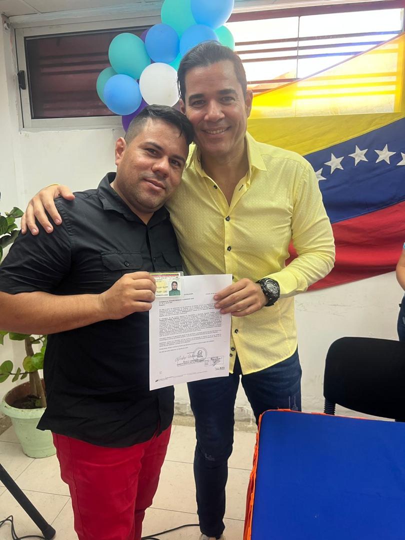 IncesNe_Alex's tweet photo. El @Incesocialista entrega a titularidades de cargo en el Edo. NUEVA Esparta a todos los trabajadores. Reivindicando el trabajo arduo y constante de tantos años.
#IncesFormandoGeneraciones
#IncesVanguardiaEducativa
@WuikelmanAngelP https://t.co/FQ7hkor3XG