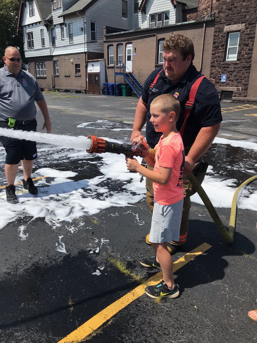 BuffaloPadre's tweet photo. Thanks to Larkinville ⁦@BfloFire282⁩ for dropping by for Kid’s Day Saturday! ⁦@OLPHOFW⁩ We appreciate our Firefighters and First Responders! ⁦@CityofBuffalo⁩ https://t.co/DxDNf1jyqw