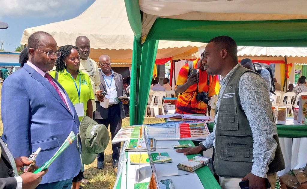 FredBwino's tweet photo. It was such a great honour today as I interacted with students at the 2nd #AgricEducShowUg in jinja,  which is centred around the theme of "Empowering Young Agriprenuers" Where I represented the First Lady, Mama @JanetMuseveni. https://t.co/GMSRfX2ir8