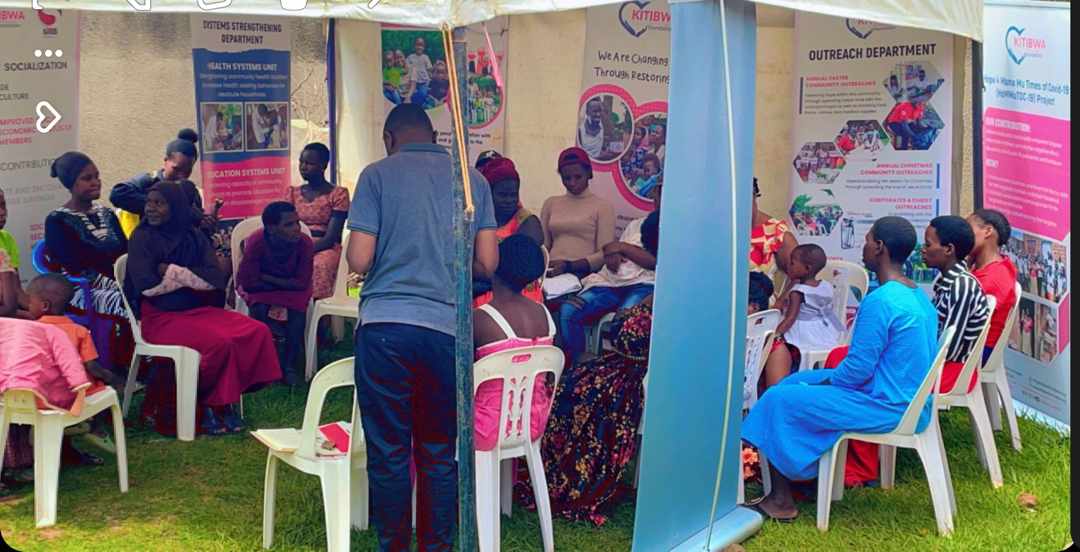 Kitibwa_fdn's tweet photo. This Friday, @Kitibwa_fdn will host its second #NzunoWomanClass session for the inaugural Cohort, empowering #mothers to thrive. Our thoughtfully designed curriculum provides invaluable #expertise, delivered by experienced facilitators and fellow attendees. https://t.co/FoY1o62uEp