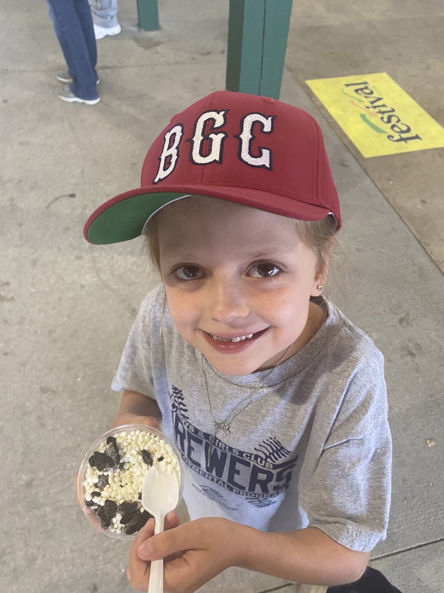 pacophil's tweet photo. @adamgodson @pdmarquart Savannah enjoying the ice cream of the future at the La Crosse Loggers game https://t.co/0Q9UIHOc9o