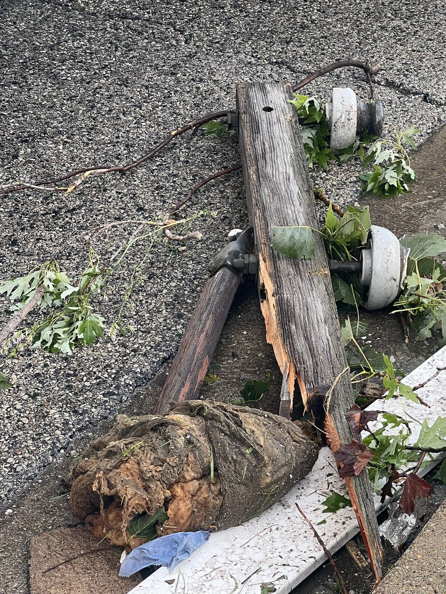 DanaRebikWGN's tweet photo. Storm damage from possible tornado at Joliet Ave &amp; Lawndale in McCook @WGNNews https://t.co/SiaaIYGh5l