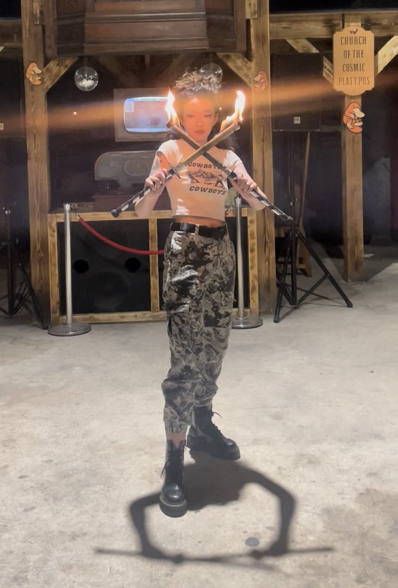 divine muse tweet media