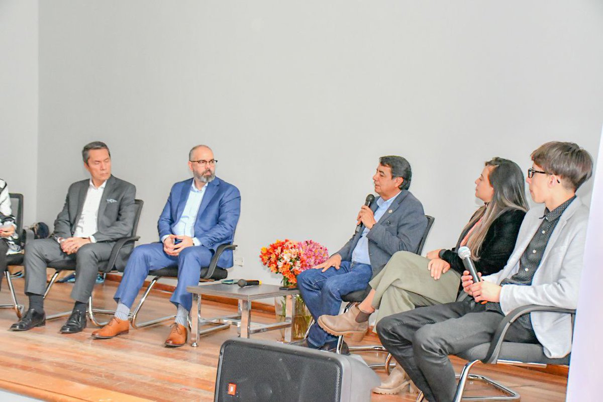 GERMANCHAMORRO1's tweet photo. ¡En articulación con #Minsait y @CAREColombiaONG, capacitamos y brindamos oportunidades laborales a jóvenes!

Desde #Pasto #LaGranCapital realizamos el lanzamiento del ‘Proyecto Academia’ en Colombia, fortaleciendo habilidades tecnológicas 
#conectamosvidas. https://t.co/KQdxx0SIoZ