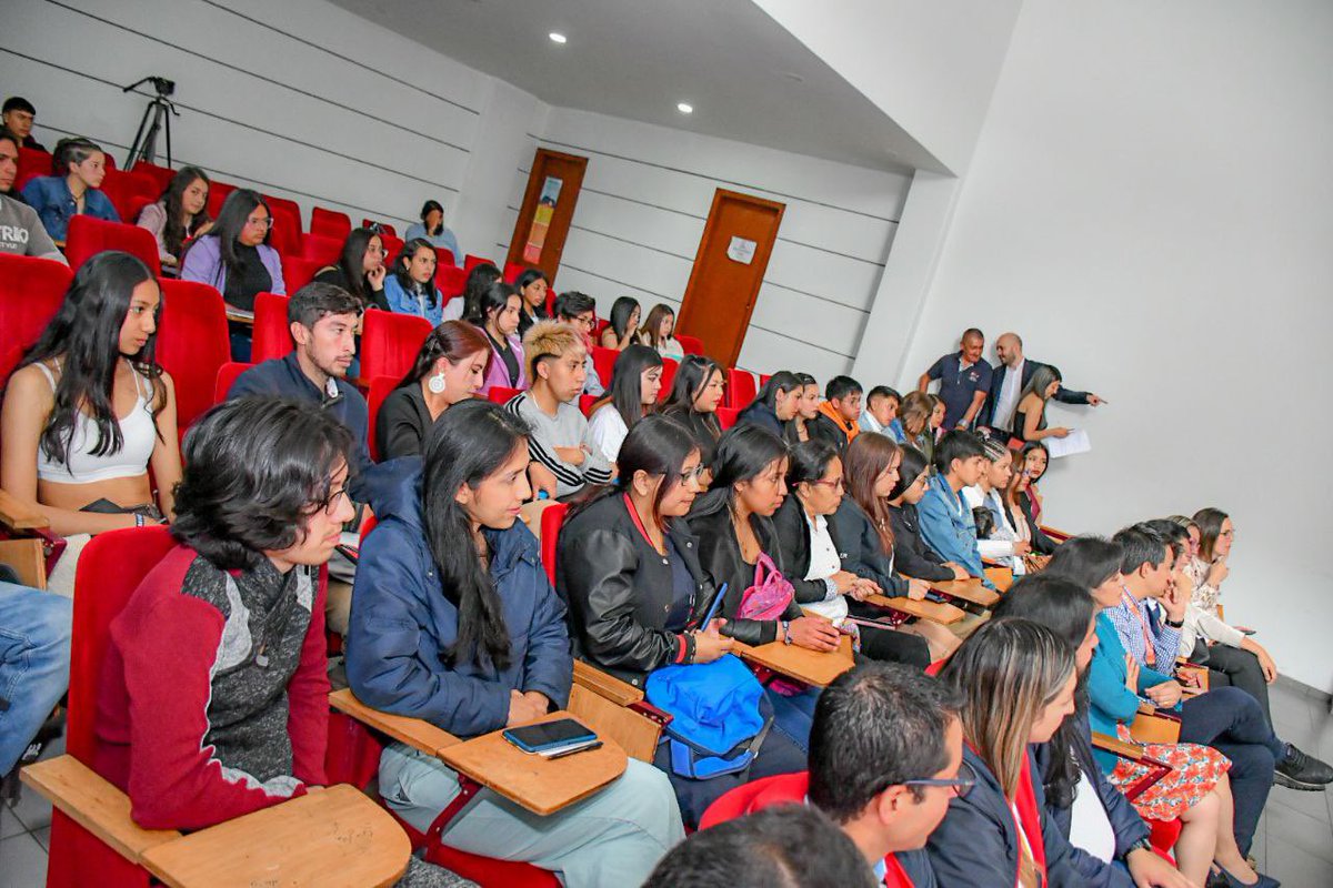 GERMANCHAMORRO1's tweet photo. ¡En articulación con #Minsait y @CAREColombiaONG, capacitamos y brindamos oportunidades laborales a jóvenes!

Desde #Pasto #LaGranCapital realizamos el lanzamiento del ‘Proyecto Academia’ en Colombia, fortaleciendo habilidades tecnológicas 
#conectamosvidas. https://t.co/KQdxx0SIoZ