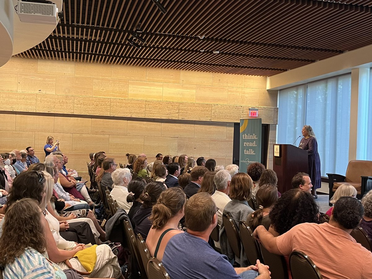 INHumanities's tweet photo. INConversation with Robin Wall Kimmerer has officially begun at the @EiteljorgMuseum. Follow along here or tune into our livestream: https://t.co/zWZap2TRma
#eiteljorgmuseum #thinkreadtalk #humanities #indianaevents #braidingsweetgrass #authortalk #booktalk https://t.co/0cVbQuig3m