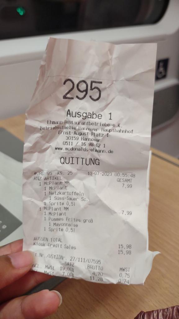 Solipop's tweet photo. @McDonaldsGer holen wir dann in Hamburg ab? In Hannover ging es leider zu langsam und wir mussten zum Zug... 🙃 https://t.co/XF8ZE67fST