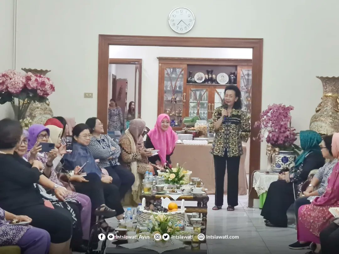 Intsiawati's tweet photo. Menyimak pandangan dan pendapat Para Tokoh Perempuan Nasional tentang Perempuan dan Politik..
(Alhamdulillah, menambah point &amp; power)

#IntsiawatiAyus #DPDRI https://t.co/BqrSZbLkYy