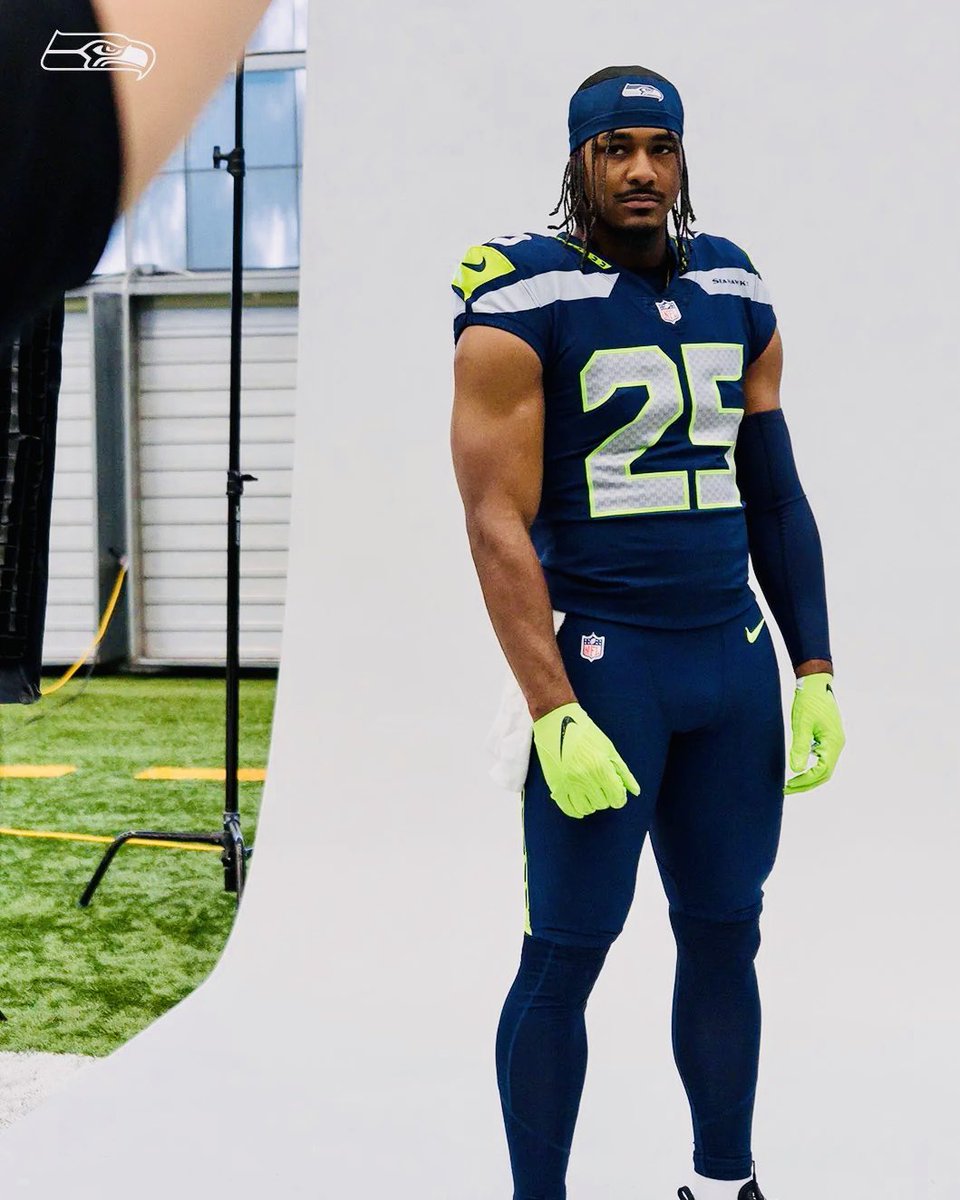 EvilCoachYeah's tweet photo. Kenny Mac is LOCKED IN 🔒

#Seahawks | #GoDawgs https://t.co/4BxsE9InQX