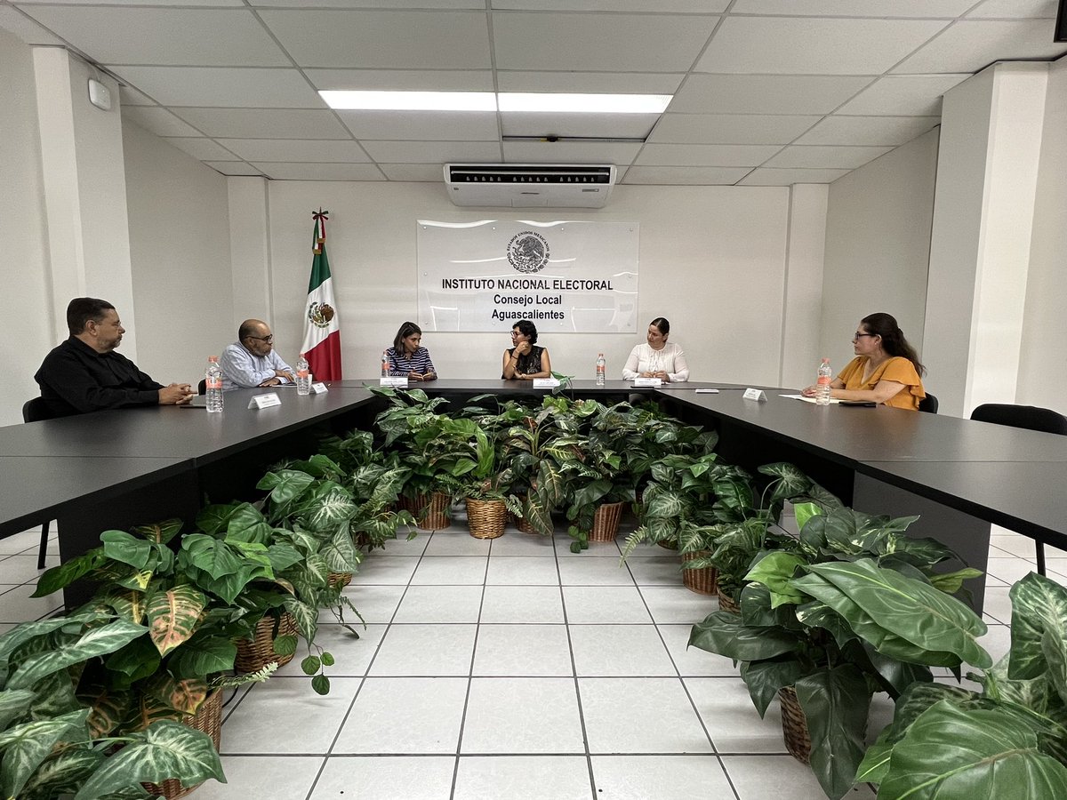 INE_Ags's tweet photo. La Consejera del @INEMexico, @RitaBellLpz, se reúne con vocales de la Junta Local Ejecutiva y la Consejera Presidenta del @IEEAGS, @jimenezglzc, para dar seguimiento al desarrollo de actividades previas al inicio del Proceso Electoral 2023-2024. #Elecciones2024🗳️ https://t.co/7KD32fldbl