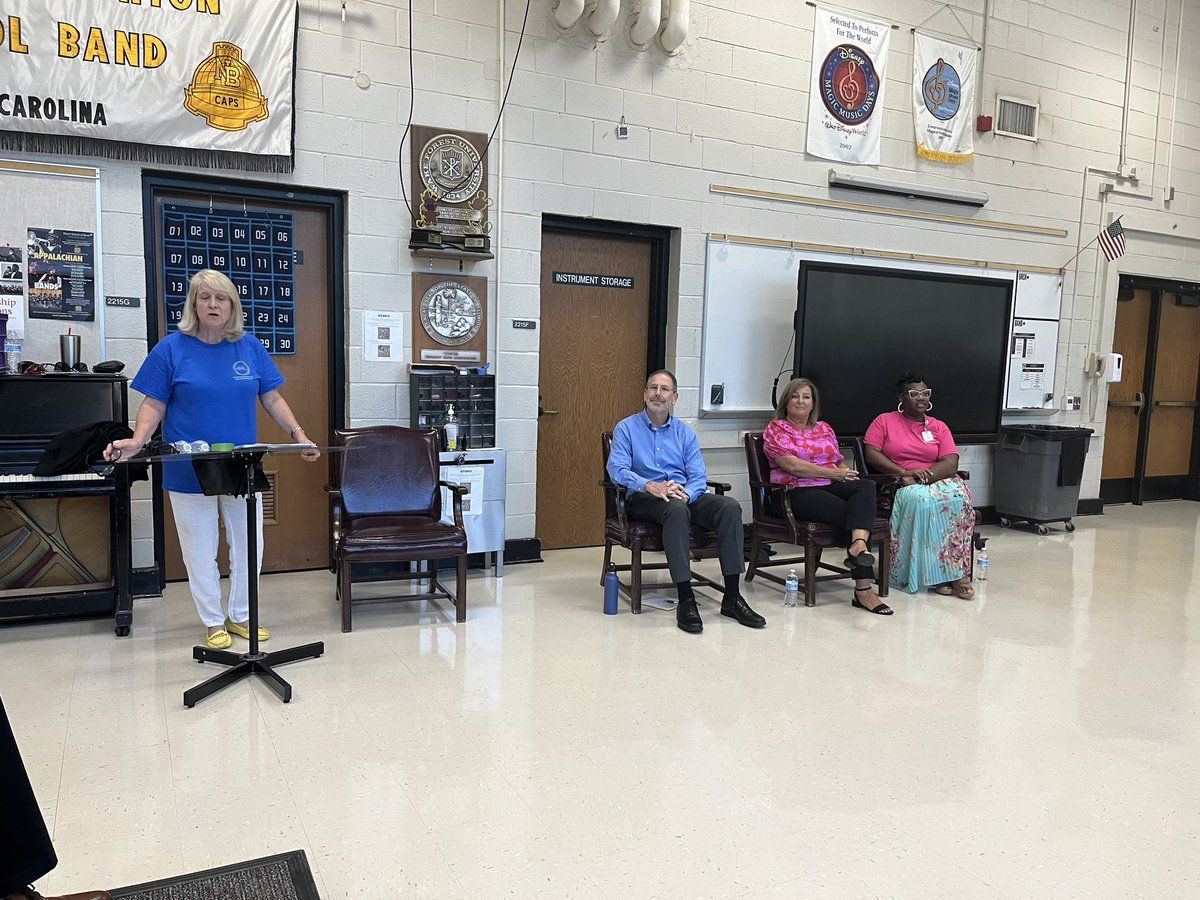 ShaneBarham1976's tweet photo. We had a fantastic first day at the WCPSS Magnet Summer Institute! We are planning for our future! @WCPSS @wcpssmagnets @HunterPrincipal @mrshough_hunter #2023MagnetSummerInstitute #CreatingACommonVision 🌟 https://t.co/v8hcwrCZqq