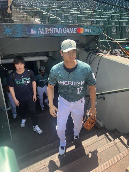McneilWebster's tweet photo. Day 1 of tweeting until Shohei becomes a Mariner #savingforshohei #seausrise #shoheimariners https://t.co/VJwY8U4NwR
