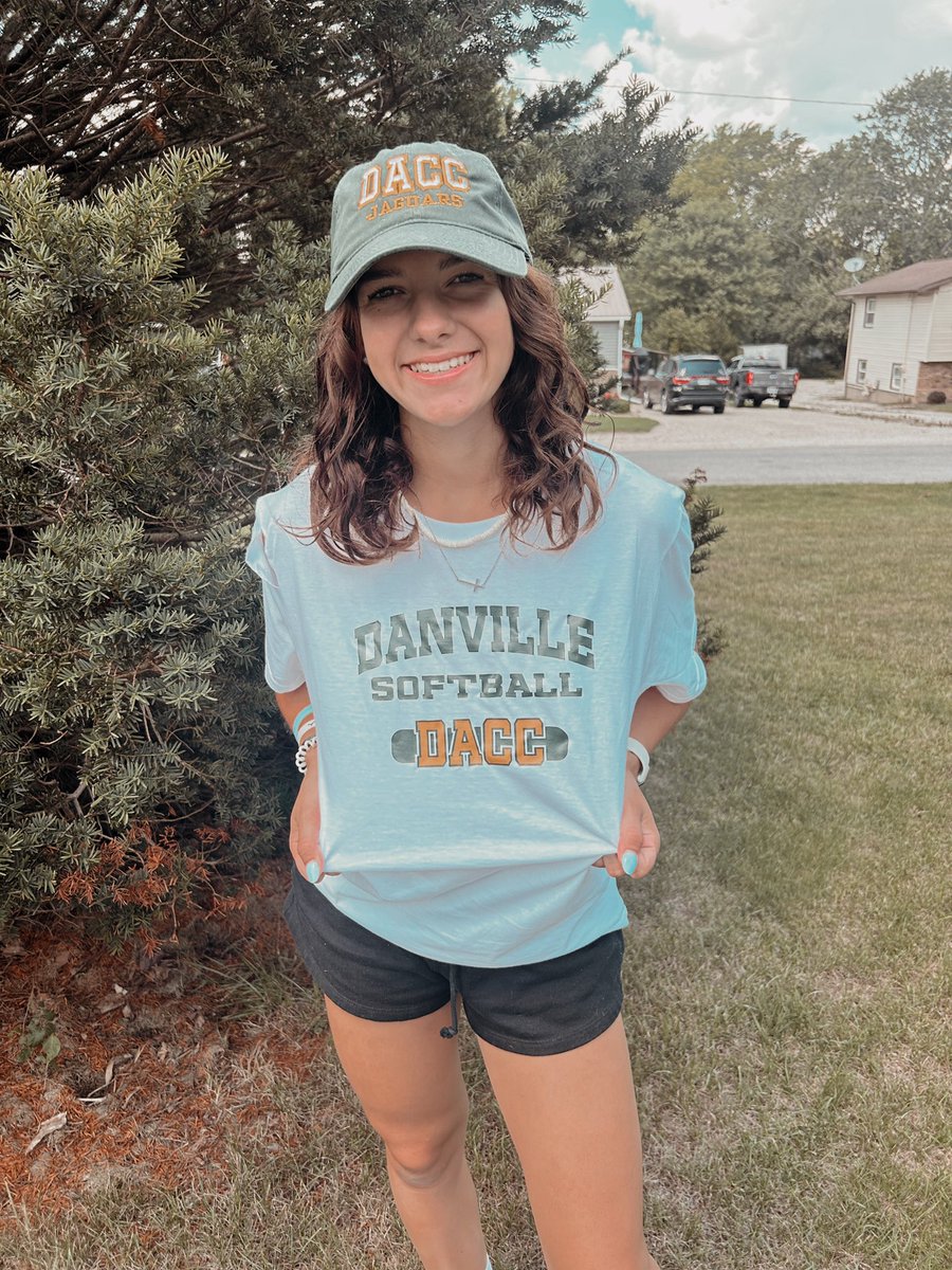 MaddieUmmel2024's tweet photo. Happy to announce my commitment to DACC to continue my academic and athletic career! #rolljags
@daccwsb @MattCervantes13 @kcerv2828 https://t.co/9h9jJiLuJo