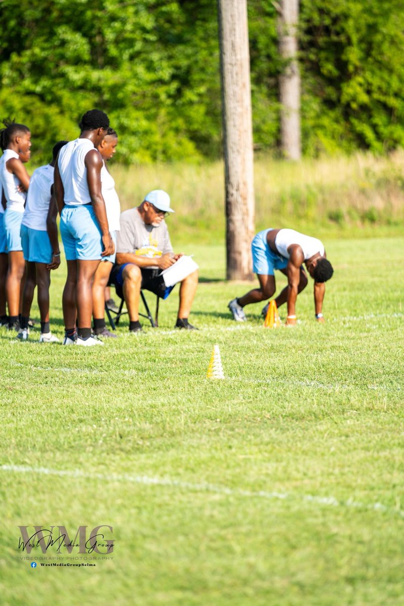 ChicoCleveland's tweet image. #BiggDoggRecruit: OMARI SMITH - Ran 4.44 40 yard dash on grass yesterday. Kid is an explosive big time baller that will be all over the field for Selma this year. Class of 2026 ATH @omaripowosmith with a D1 offers already! #RecruitToWatch 
Photos: West Media Group