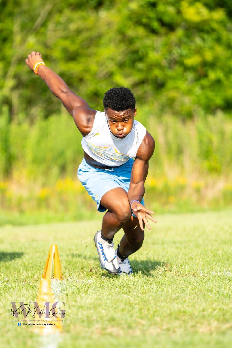 ChicoCleveland's tweet image. #BiggDoggRecruit: OMARI SMITH - Ran 4.44 40 yard dash on grass yesterday. Kid is an explosive big time baller that will be all over the field for Selma this year. Class of 2026 ATH @omaripowosmith with a D1 offers already! #RecruitToWatch 
Photos: West Media Group