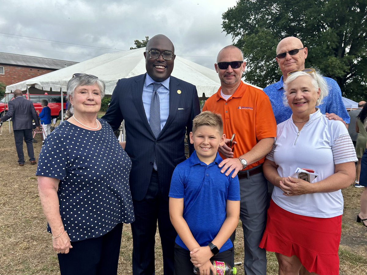 FrankScottJr's tweet photo. A heartfelt thank you to the amazing Housing and Neighborhood Programs Department, and our Director, Kevin Howard, for their guidance and hard work. Together, we’re building one of the most significant accomplishments of my administration: a micro home village. #MicroHomeVillage https://t.co/pqIfrUZwuV