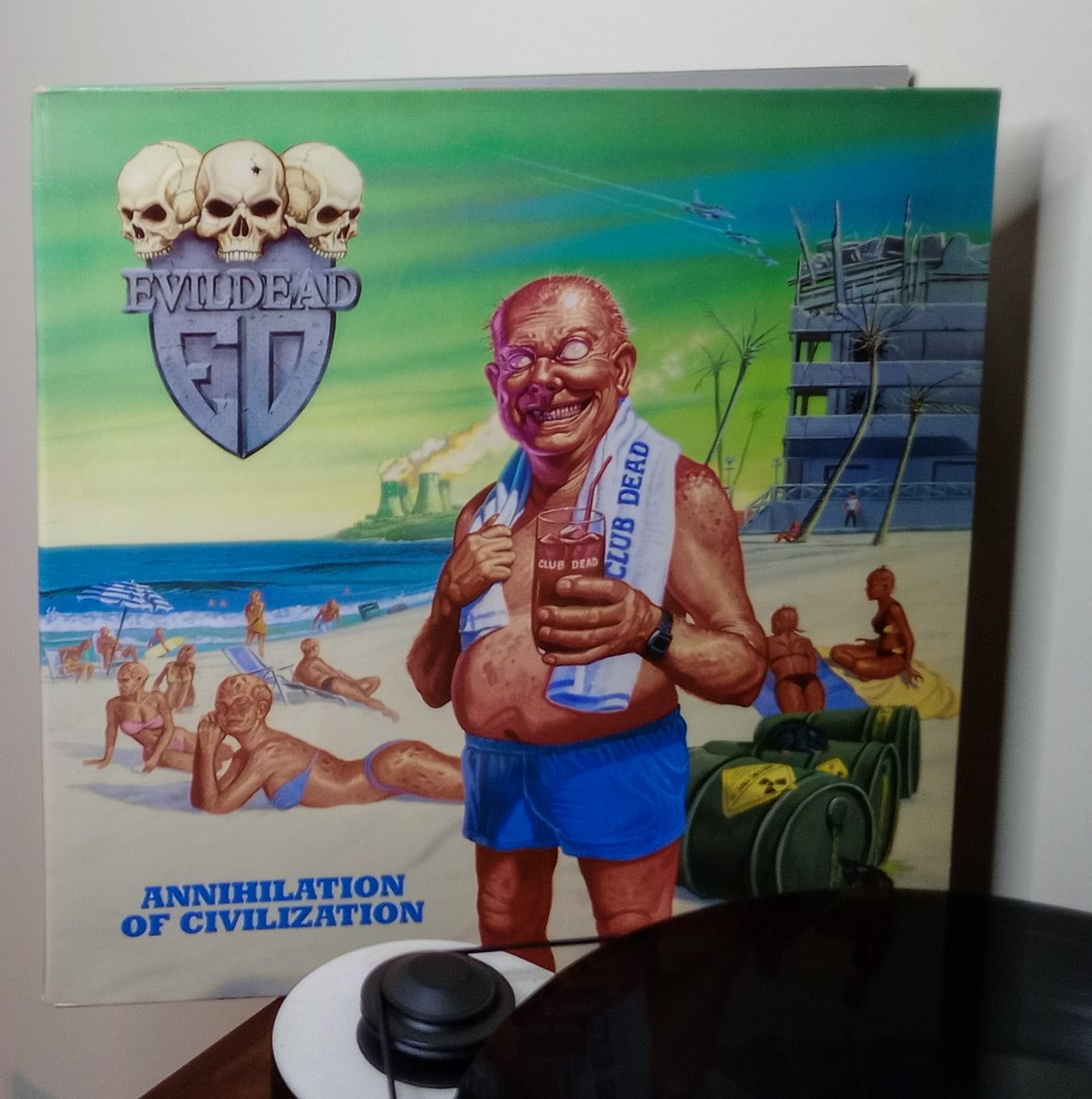 divinenothuman's tweet photo. Time to THRASH 🍻
🇺🇲 EVILDEAD: "Annihilation of Civilization" (1989)
🎧 https://t.co/aaWq52W44j
#Evildead #NowPlaying #vinyljunkie #ThrashMetal #vinylrecords #Metal #AnnihilationOfCivilization #vinyl #Crossover #80s #vinylcollection #EdRepka #MetalTwitter #Playlist https://t.co/RzHDrEDIPe