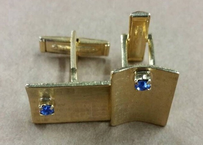 Kitchenconext's tweet photo. Cuff Links Sapphire Blue Rhinestones Mens Fashion https://t.co/acyq4BxXqB  #SapphireRhinestones https://t.co/qlAVR2ypYf
