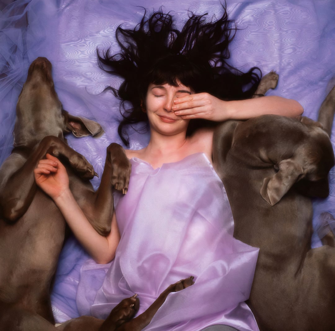 sublimeobsesion's tweet photo. #PequeñasObsesiones Sesión de fotos para la tapa del álbum "Hounds of Love" de Kate Bush (1985) Fotografiada por John Carder Bush. https://t.co/DZJVYxQutn