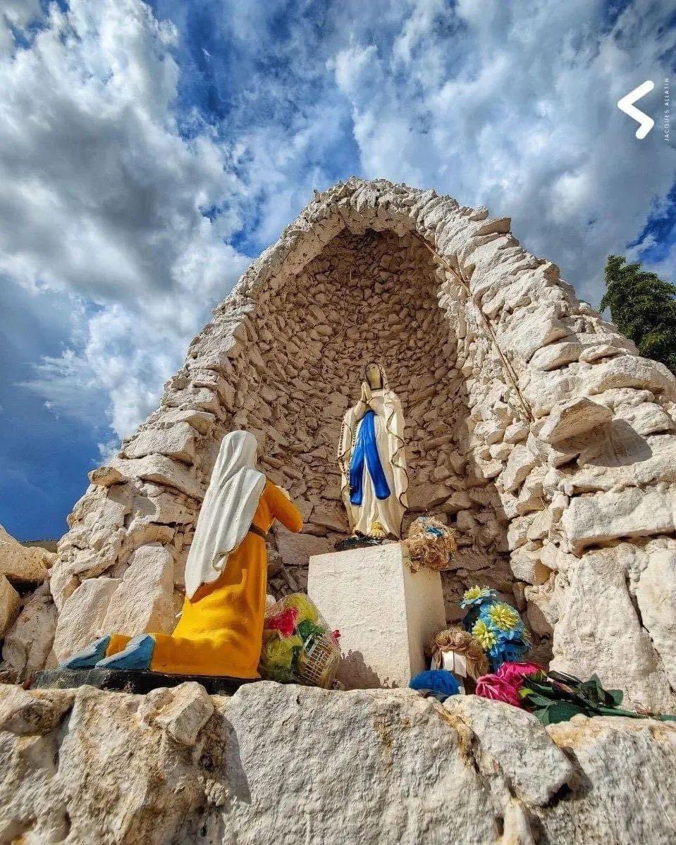 angemedia_off's tweet photo. 🔵 La magnifique 💒 Paroisse Notre Dame de Lourdes de Ferkessedougou 🇨🇮🥰
#Lesprit https://t.co/JlIxxCL8gu