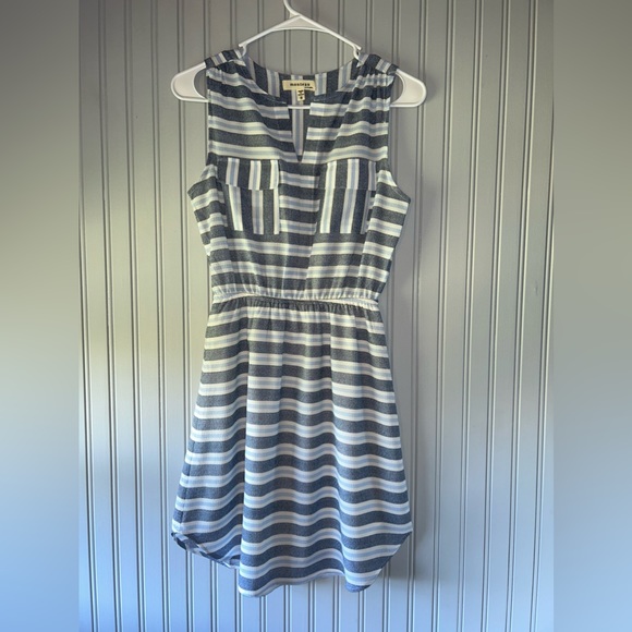 Zydre9's tweet photo. So good I had to share! Check out all the items I'm loving on @Poshmarkapp #poshmark #fashion #style #shopmycloset #monteau: https://t.co/dq9gd8qtx6 https://t.co/t3XrI2pQwM