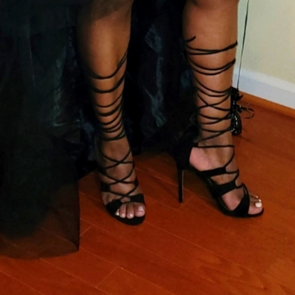 LisaBabe521's tweet photo. So good I had to share! Check out all the items I'm loving on @Poshmarkapp #poshmark #fashion #style #shopmycloset #dollcake #stevemadden #cynthiarowley: https://t.co/tJrKRdTmTK https://t.co/M13P7UIik7