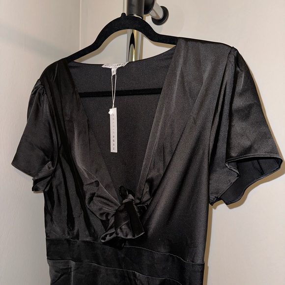 RetrosaurusRex's tweet photo. So good I had to share! Check out all the items I'm loving on @Poshmarkapp #poshmark #fashion #style #shopmycloset #balticborn: https://t.co/BKl7Vp1L6J https://t.co/UJoUuoTyEw