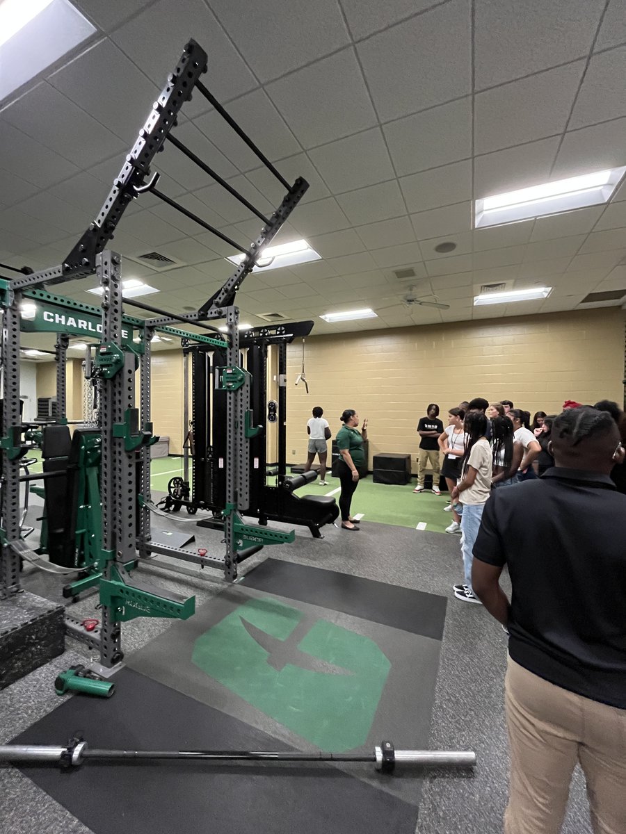 🔔 CLT Career Exploration Camp Daily Recap🔔

📍Today our campers visited the University of North Carolina at Charlotte!

🌟 Thank you to the UNCC team for hosting our campers + supporting our mission!