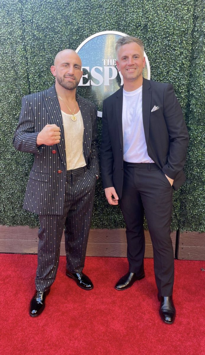 ESJjrfan's tweet image. I love Volk but wtf is my man wearing 😭😭😭