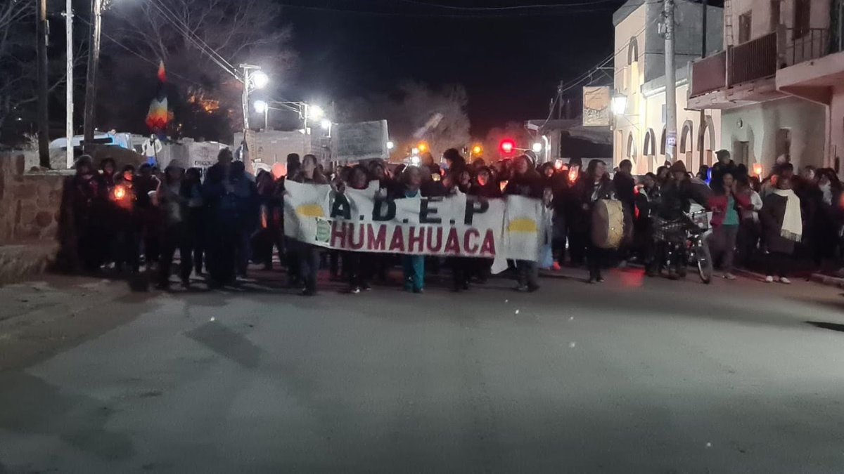12delasantacruz's tweet photo. JUJUY La tiranía de Gerardo Morales
Nuestra Democracia no puede tolerar semejante violación a los DERECHOS HUMANOS
Esto ya lo vivimos
El Poder Ejecutivo Nacional tiene la obligación de proteger a los CIUDADANOS y preservar la DEMOCRACIA en JUJUY poniendo fin a esta CACERIA HUMANA https://t.co/ADJUzfi5Qs