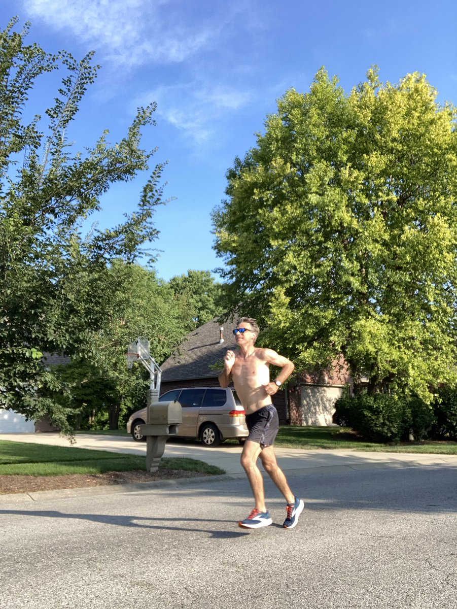 RobRueff's tweet photo. Recovery from Sunday’s long run took a little more time than expected; returned from the abyss this morning to get back to work on the objective at hand #runchat #runhardhavefun #recoveryistraining #runnersaremadeinthesummer #marathontraining @brooksrunning @MillRaceMara https://t.co/GIf91Bf9bE