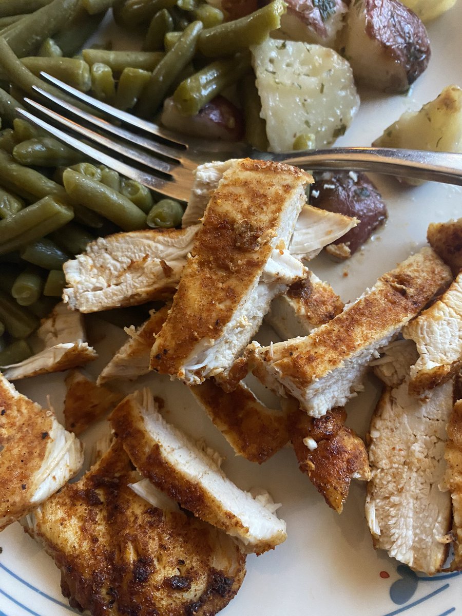 adamg1224's tweet photo. Is this the best spicy chicken meal ever made? No. But I made it in 14 minutes. Please clap. #GetLessFat https://t.co/jJruhUD8Hw