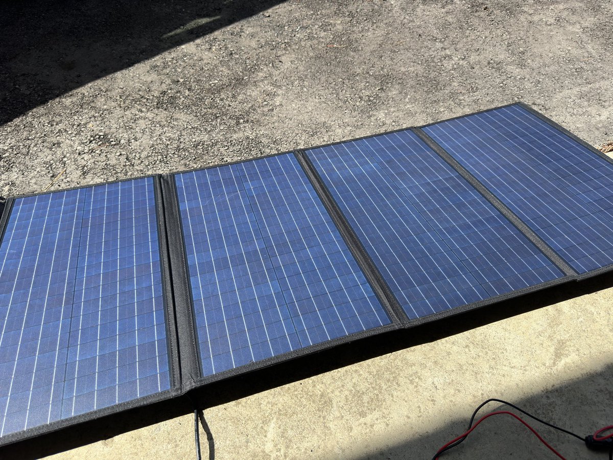 Daiji6612's tweet image. おはよー太陽☀️
天気がいいので、ポタ電チャージしながら外仕事行って来ます💪
#allpower  
#ソーラーパネル
#ecoflow
#ソーラー充電
#ポータブル電源